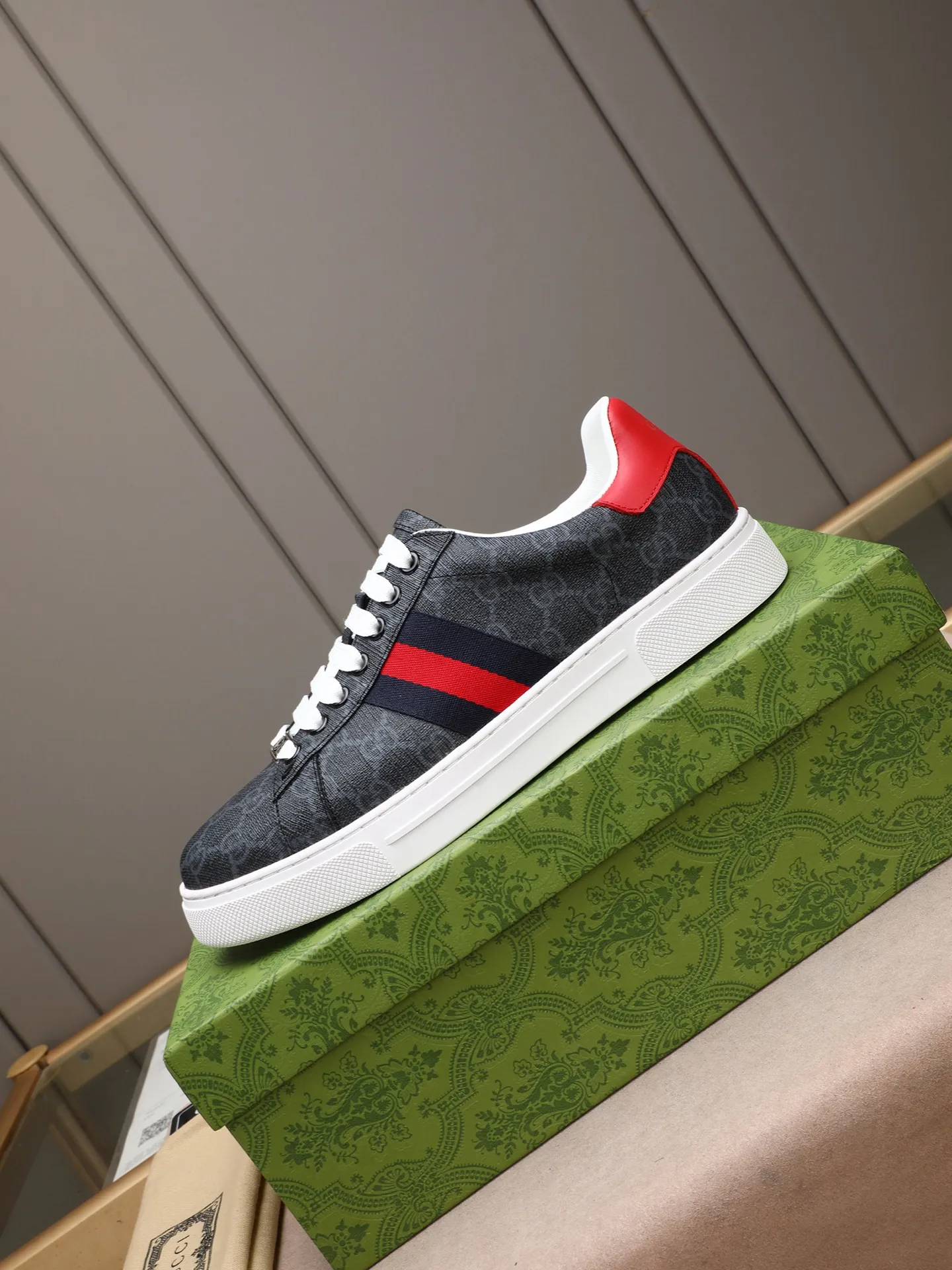 Men's shoes 💰400 [running volume version] GUGGI white shoe series! The fabric is made of imported cowhide➕Gucci special material➕sheep lining➕original rubber outsole, men's size 38-44 (45 can be customized)